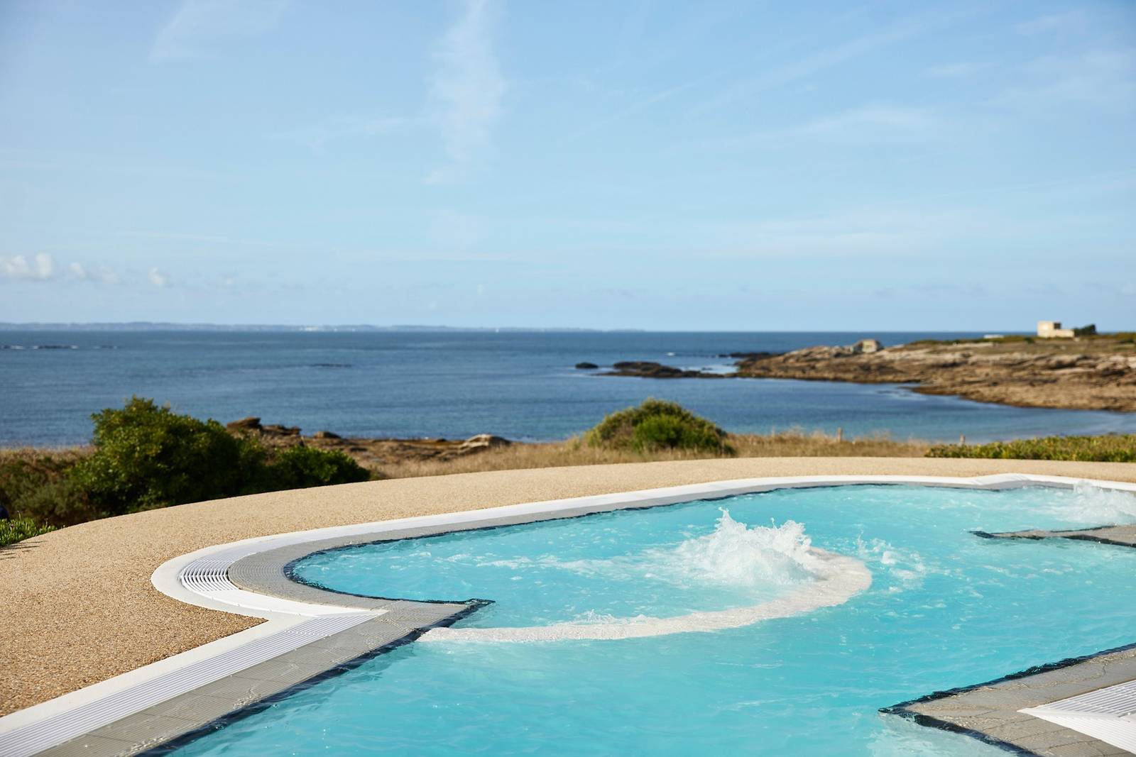 Sofitel Quiberon 面海的戶外泳池