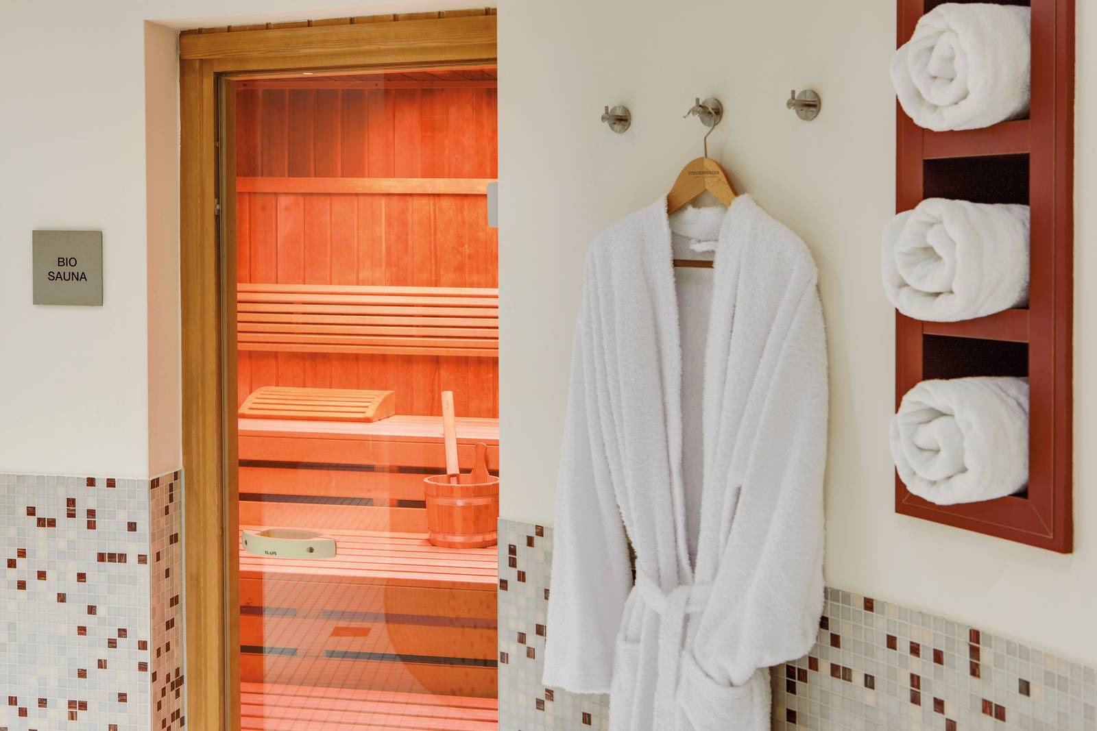 德勒斯登 Steigenberger Hotel de Saxe Bio Sauna 入口與浴袍
