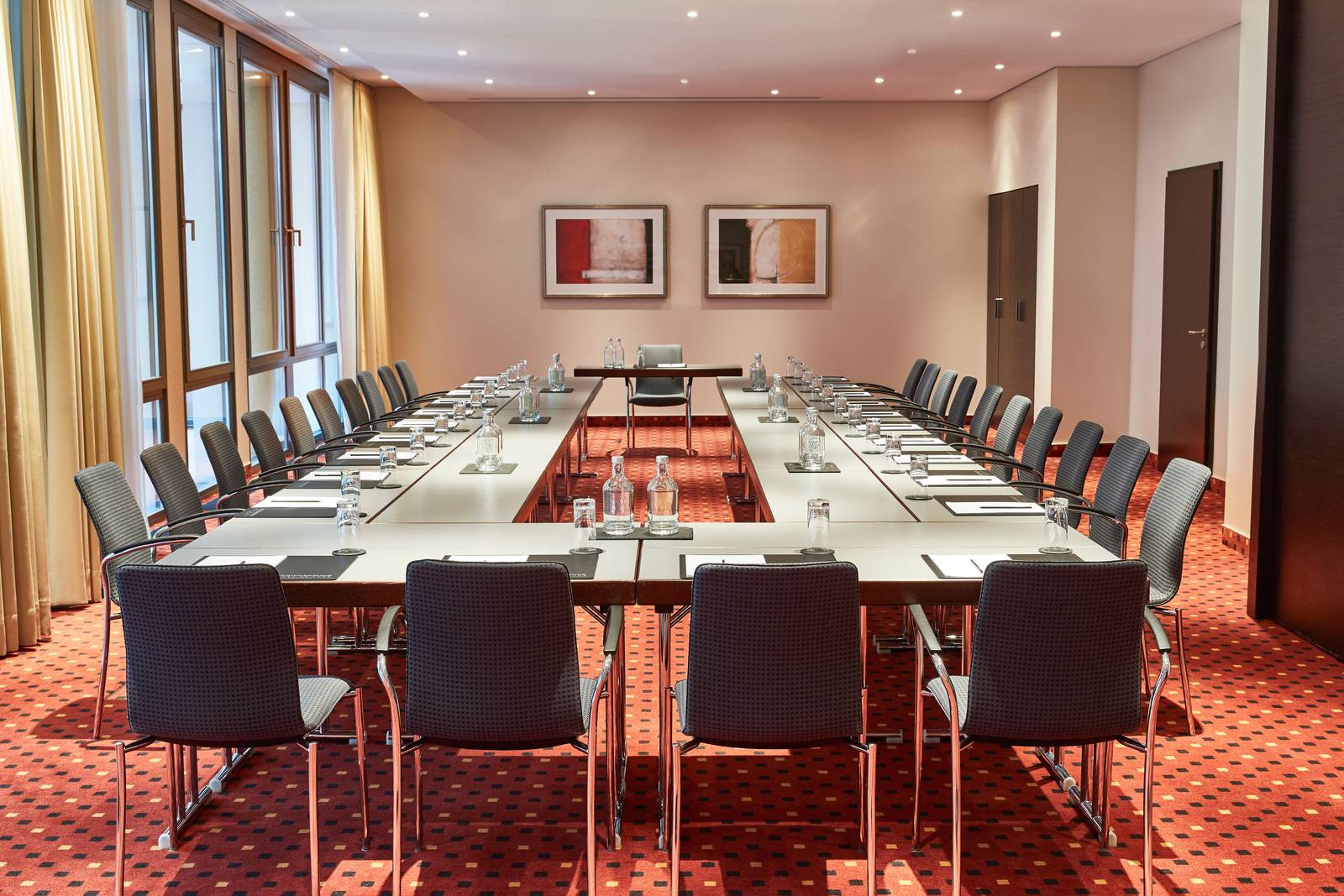 德勒斯登 Steigenberger Hotel de Saxe 會議室 U 型座位