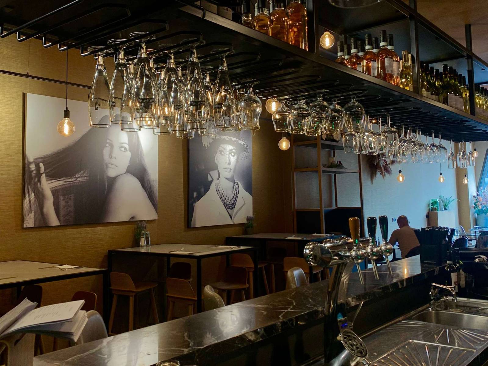 阿姆斯特丹 Swissôtel Amsterdam ROYAL98 酒吧座位區