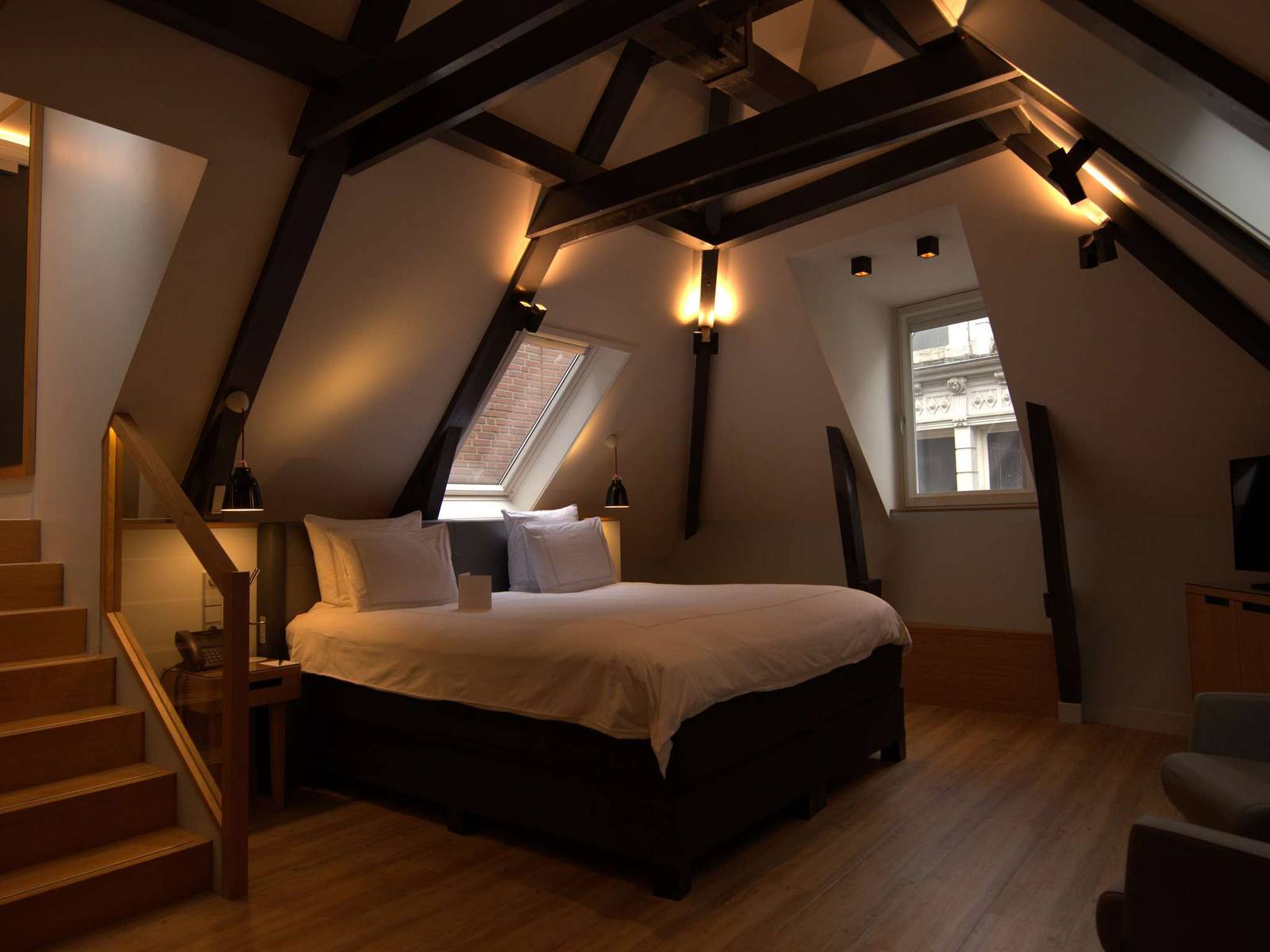 阿姆斯特丹 Swissôtel Amsterdam 木樑斜頂閣樓客房