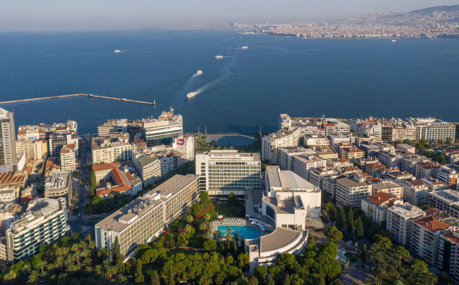 伊茲密爾海灣與 Alsancak 市區空拍