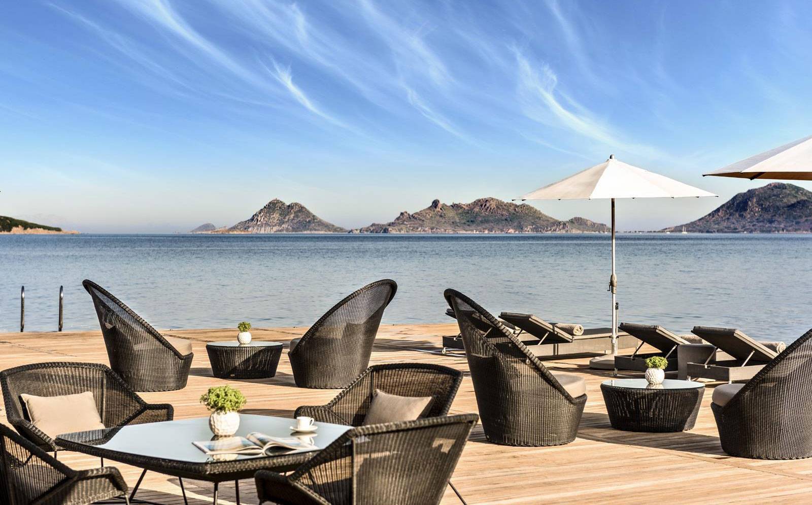 Swissôtel Resort Bodrum Beach 海邊日光甲板休憩座位