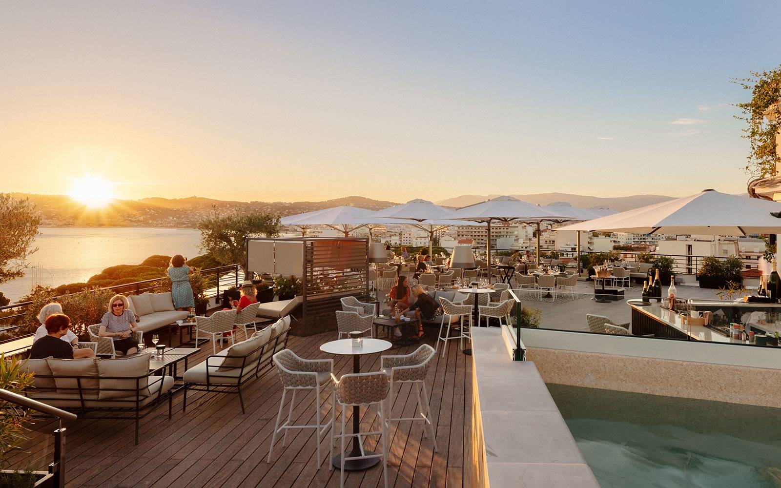 1932 Hotel & Spa Cap d'Antibes Quinto Cielo 屋頂露台黃昏海景