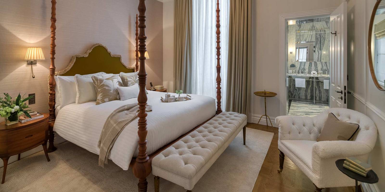 倫敦 The Adria Signature Suite 四柱床臥室