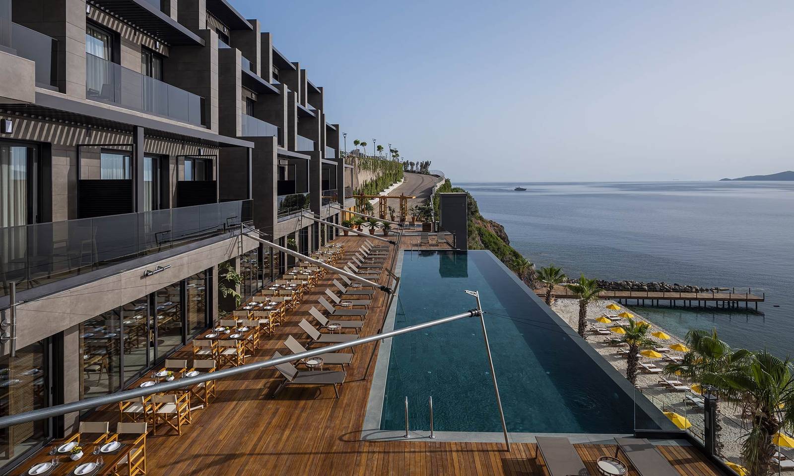 The Bodrum Hotel Yalıkavak 四樓無邊際泳池與愛琴海