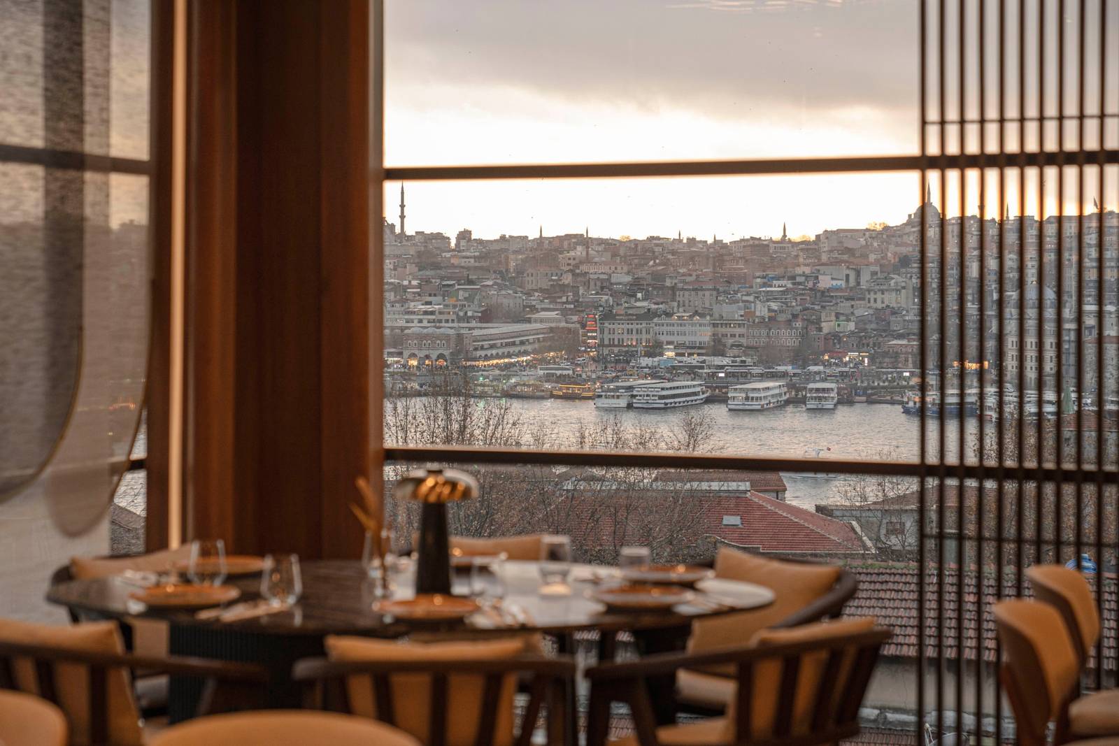 伊斯坦堡 The Galata Hotel 頂樓餐廳眺望舊城天際線