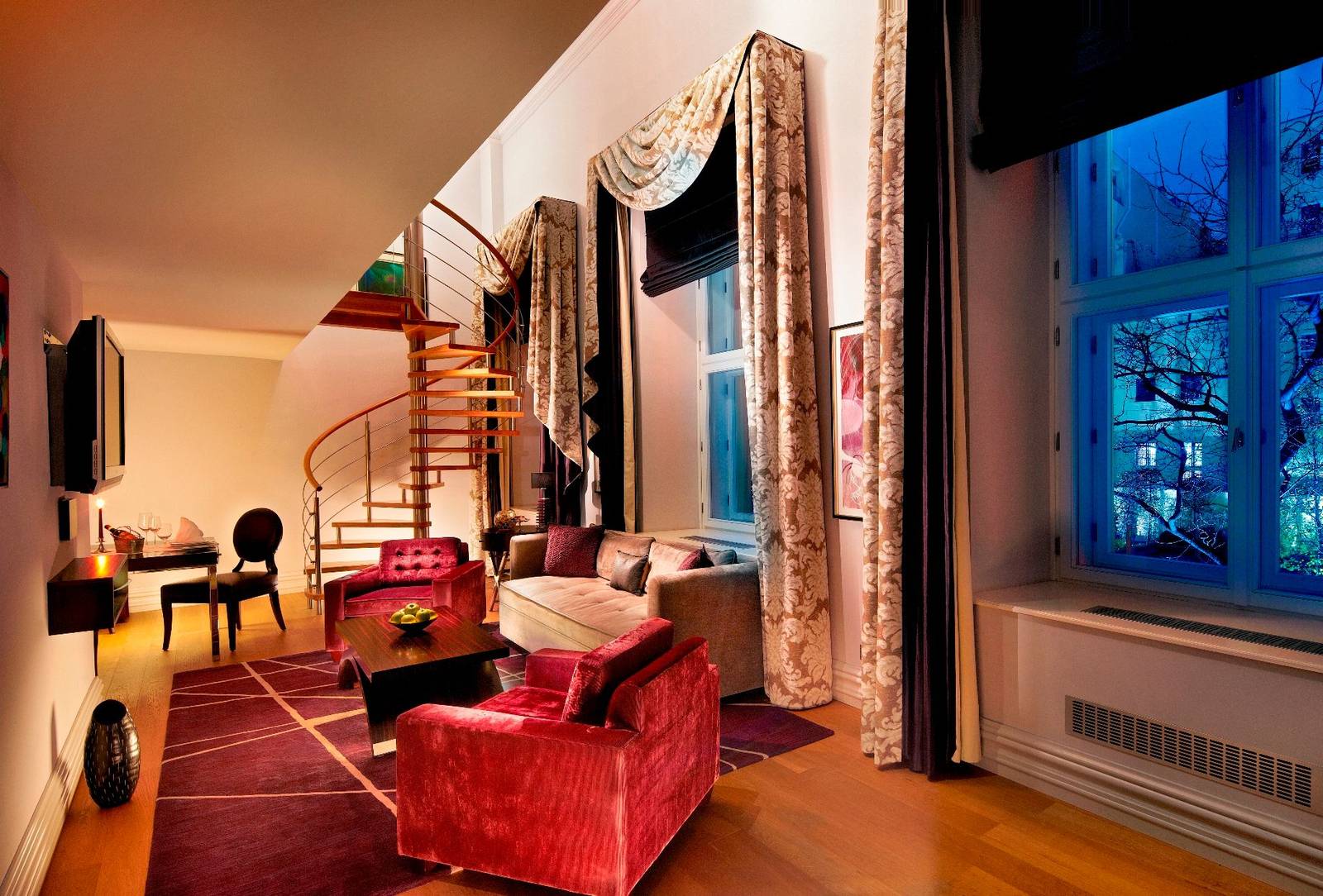 布拉格 The Grand Mark Prague Duplex Suite 旋轉樓梯