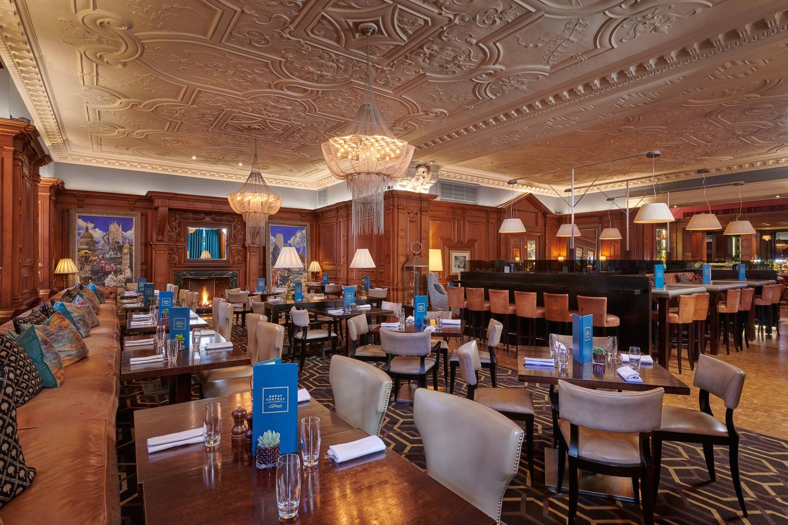 The Landmark London Great Central Pub 木質用餐區