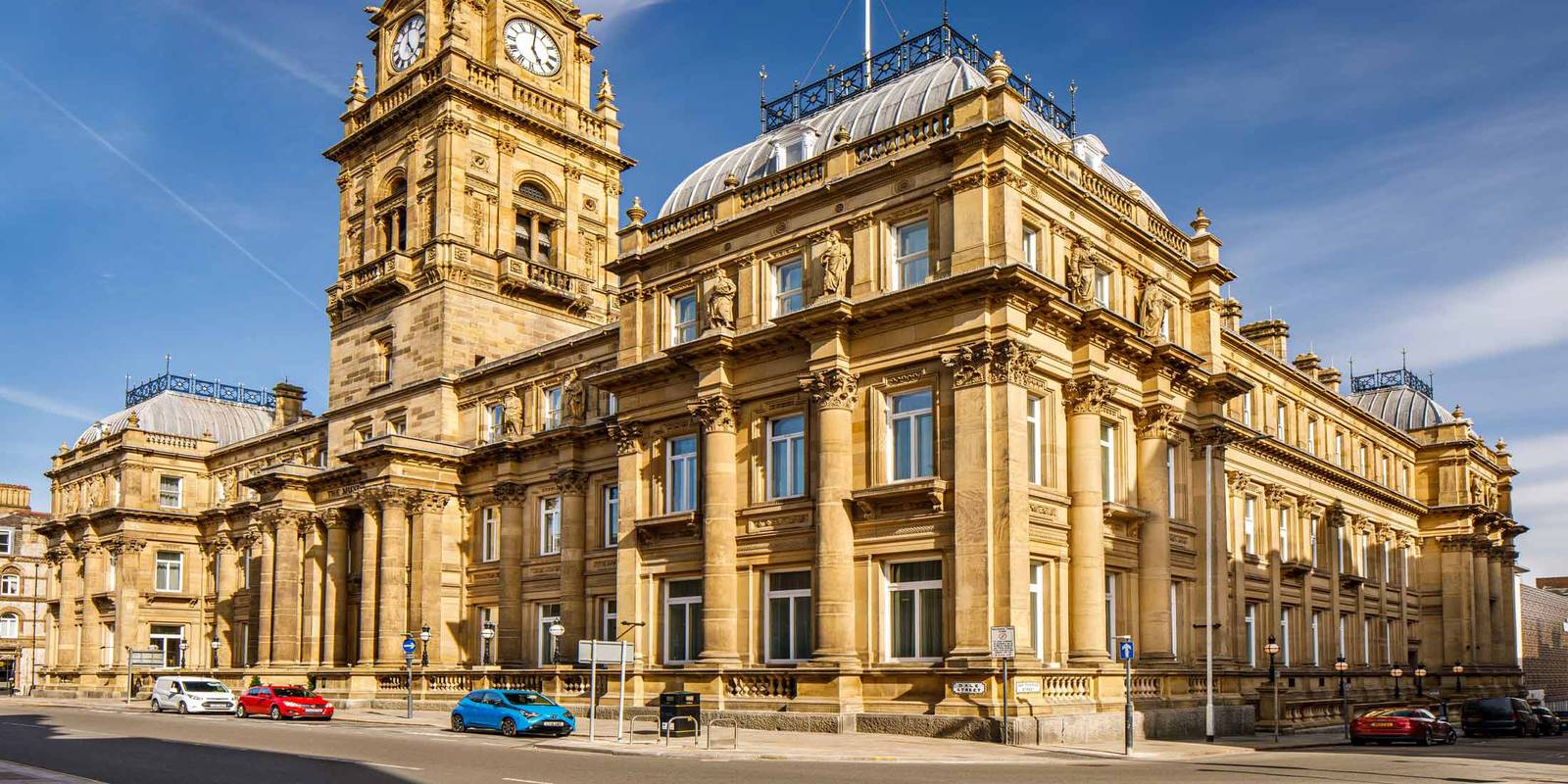 利物浦 The Municipal Hotel & Spa 市政大樓外觀與鐘塔