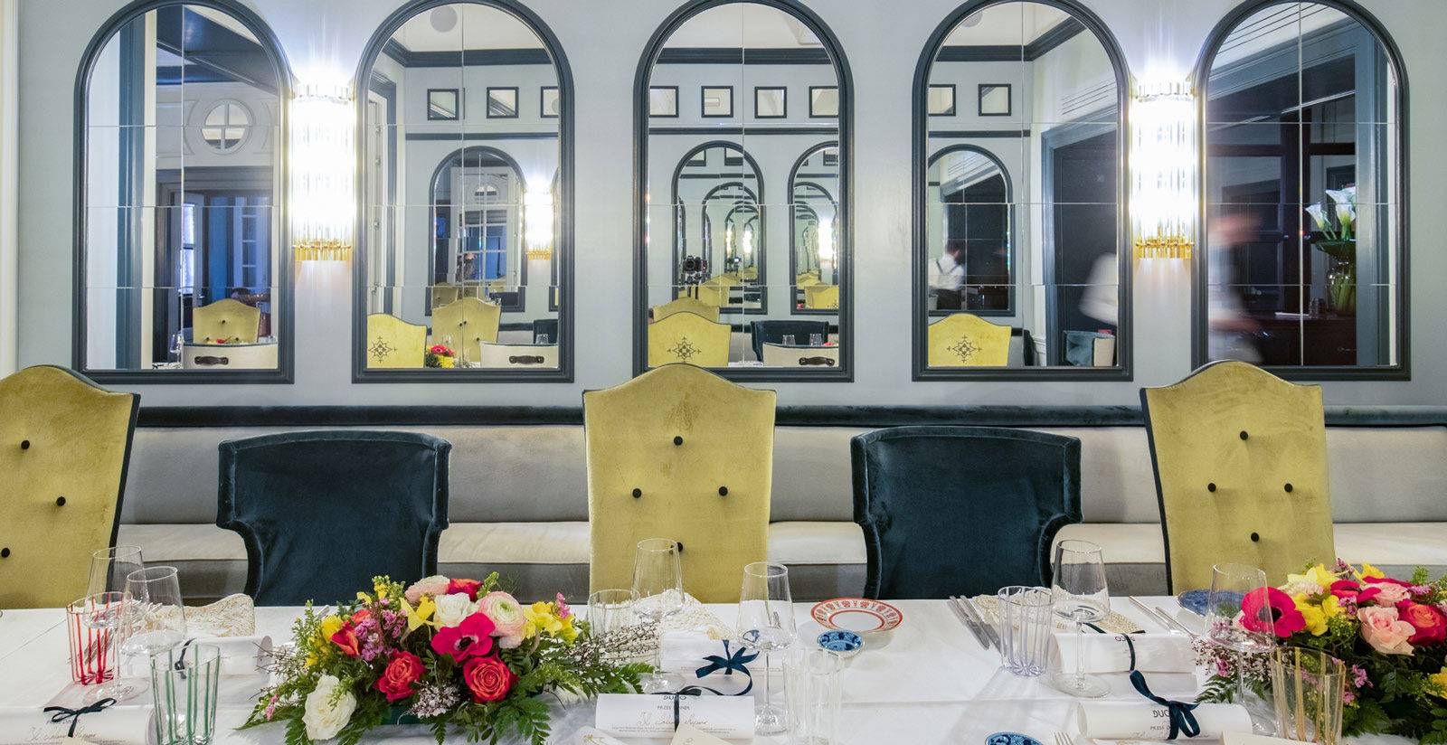 THE PLACE Firenze The Kitchen & The Bar 拱形鏡牆餐室
