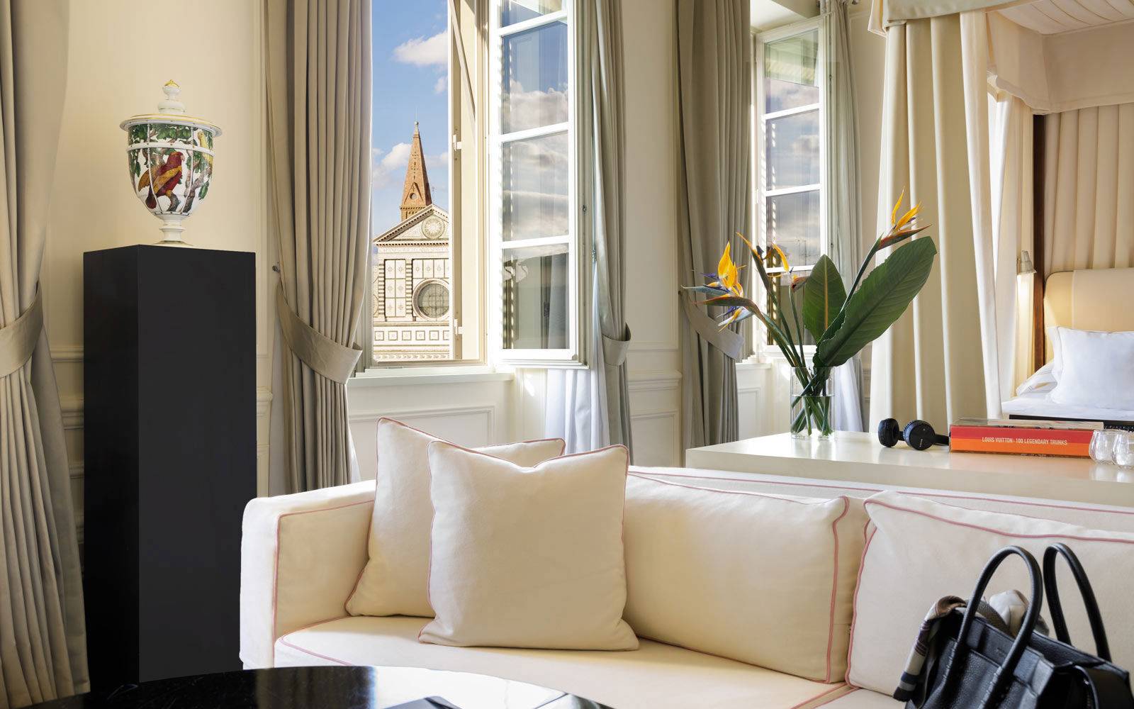 THE PLACE Firenze Santa Maria Novella Master Suite 窗外的新聖母大殿