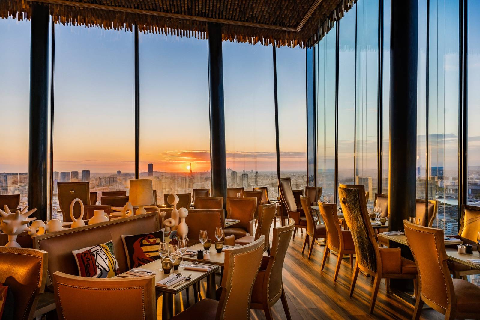 巴黎 TOO Restaurant 夕陽下的環景用餐區