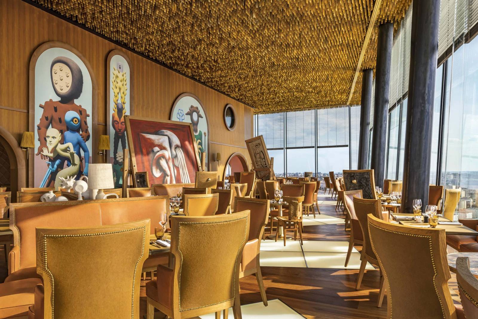巴黎 TOO Restaurant Philippe Starck 設計的餐廳空間