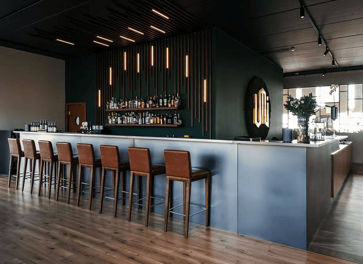 UMI Hotel 酒吧吧台與高腳椅