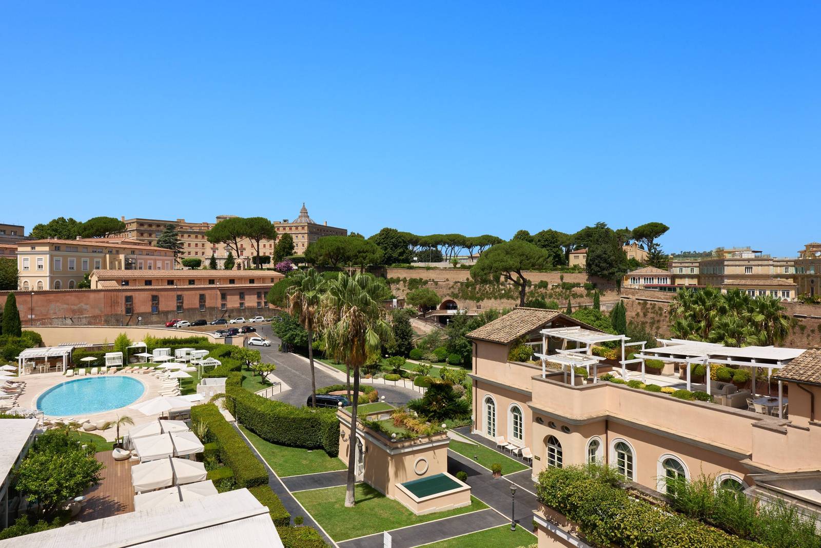 羅馬 Villa Agrippina Gran Meliá空拍花園、泳池與周邊羅馬街區