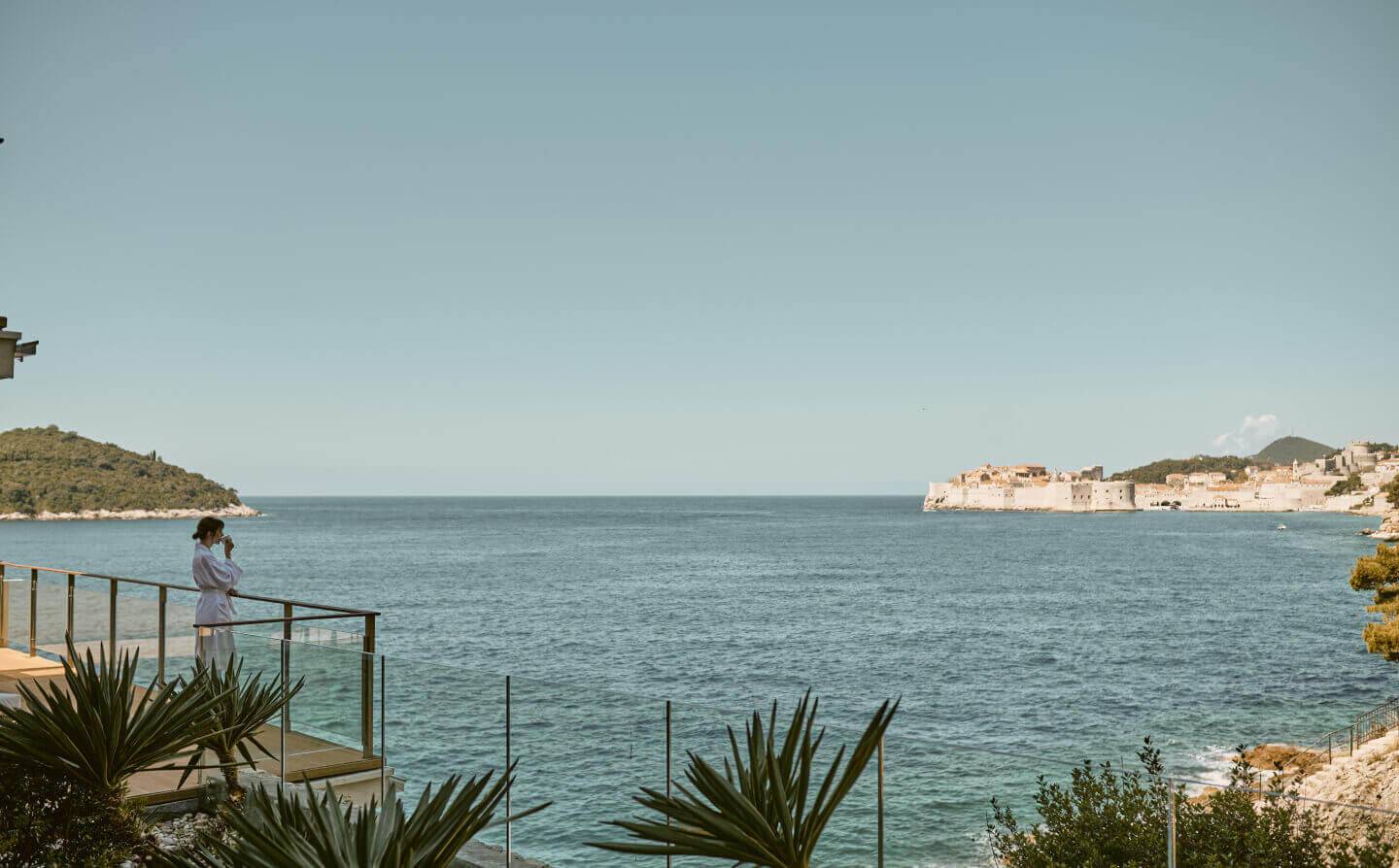 從 Villa Dubrovnik 露台望向杜布羅夫尼克老城與洛克魯姆島