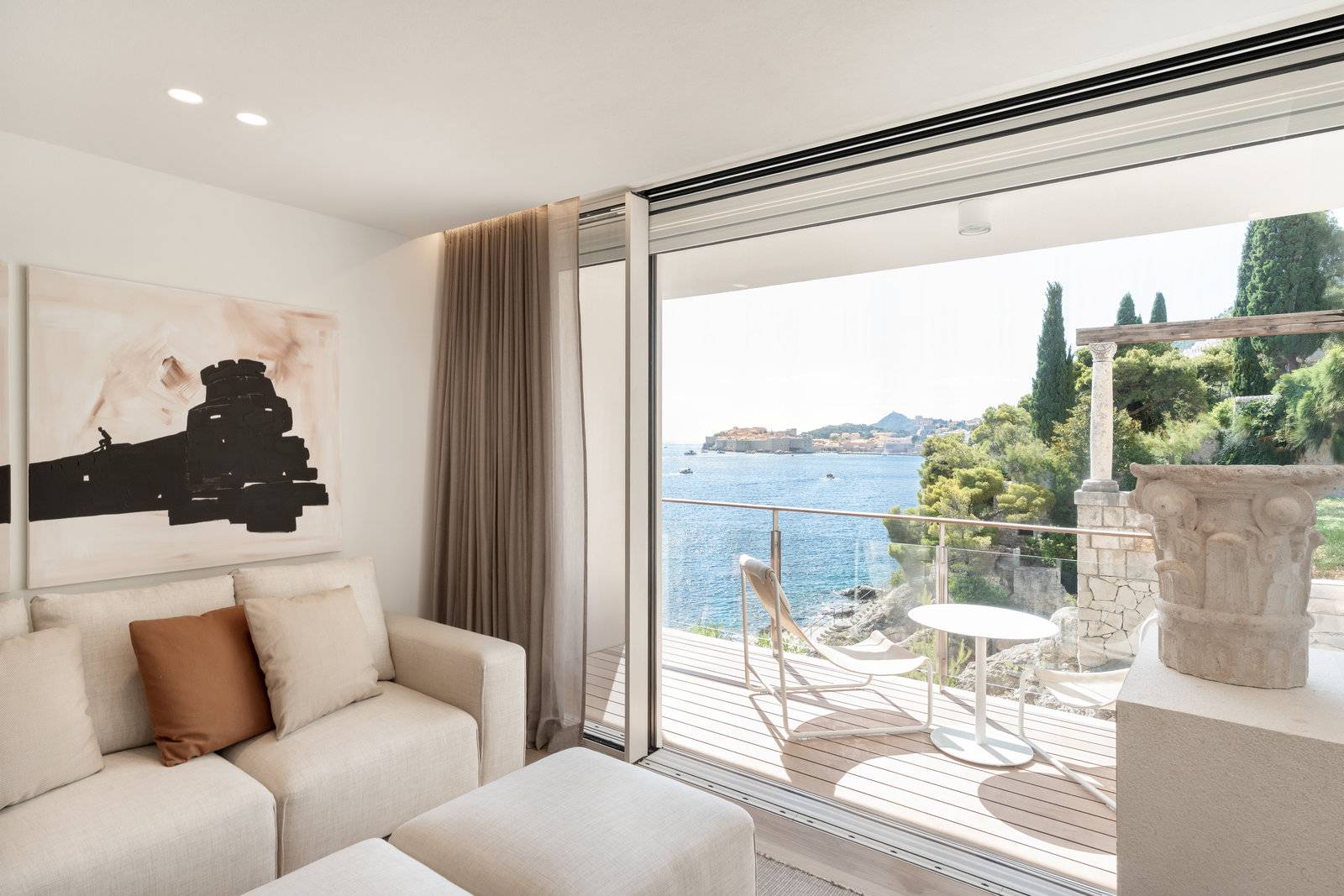 Villa Dubrovnik Romantiko 套房客廳與海景露台