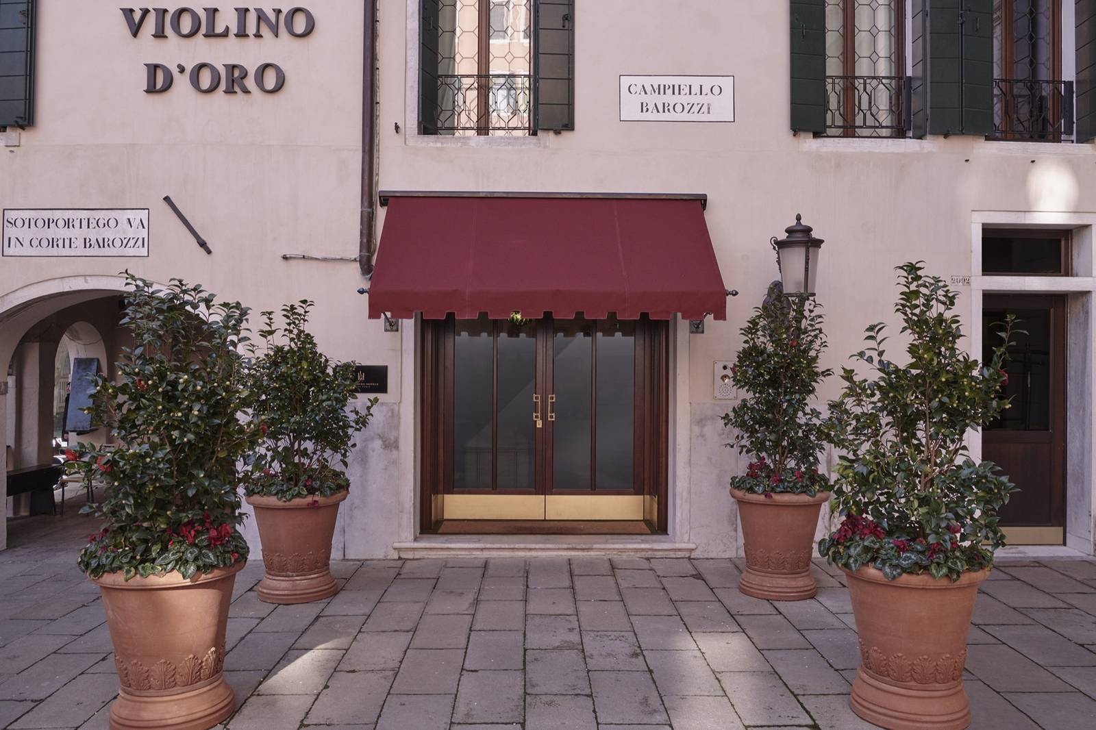 威尼斯 Violino d'Oro 小廣場上的酒店入口
