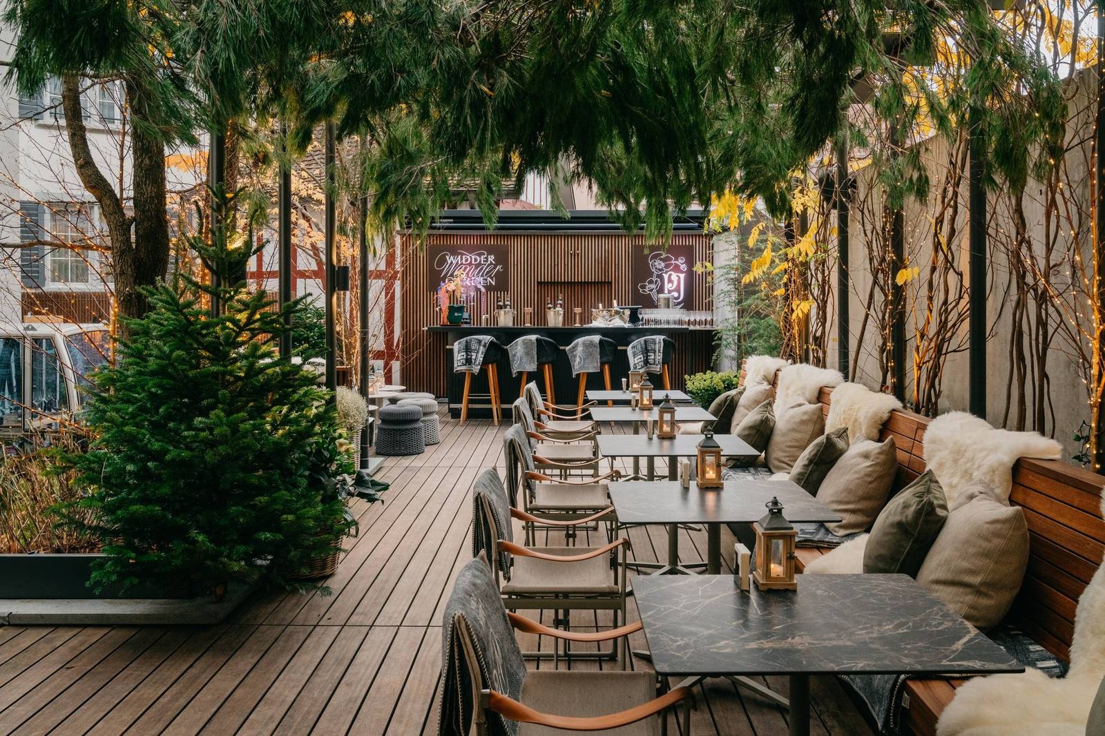 蘇黎世 Widder Hotel 內院花園座位區
